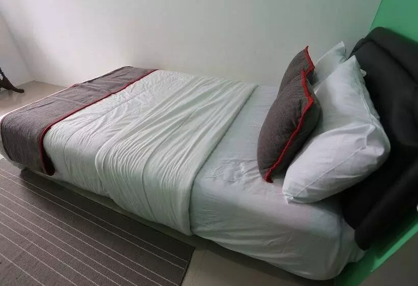 Hotelli Collection O 93750 Luxury Rooms @ Urbantown Serpong