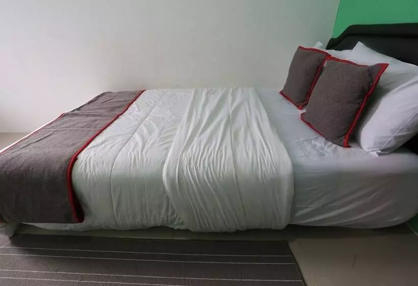 Hotelli Collection O 93750 Luxury Rooms @ Urbantown Serpong