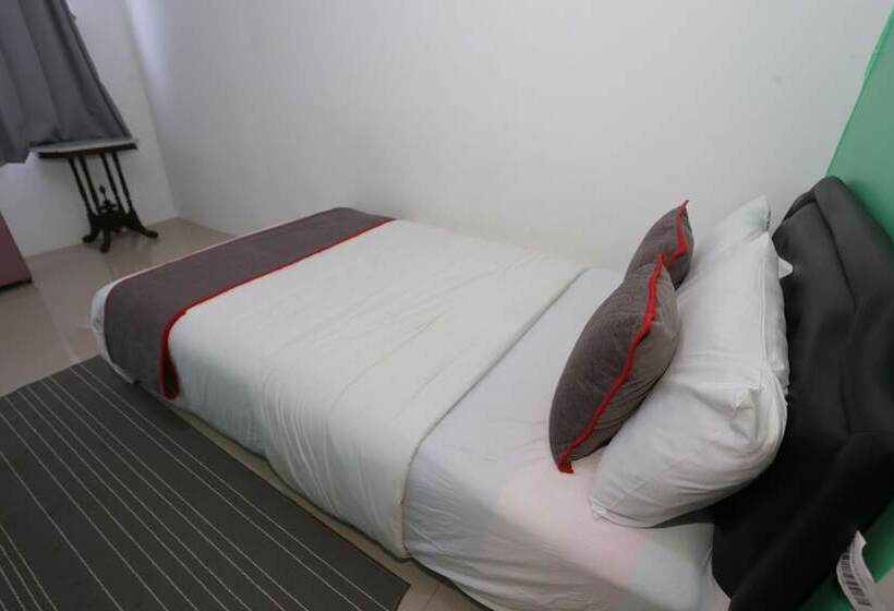 בית מלון כפרי Collection O 93750 Luxury Rooms @ Urbantown Serpong