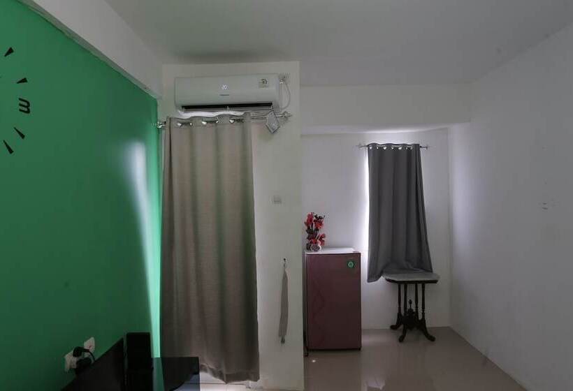 בית מלון כפרי Collection O 93750 Luxury Rooms @ Urbantown Serpong