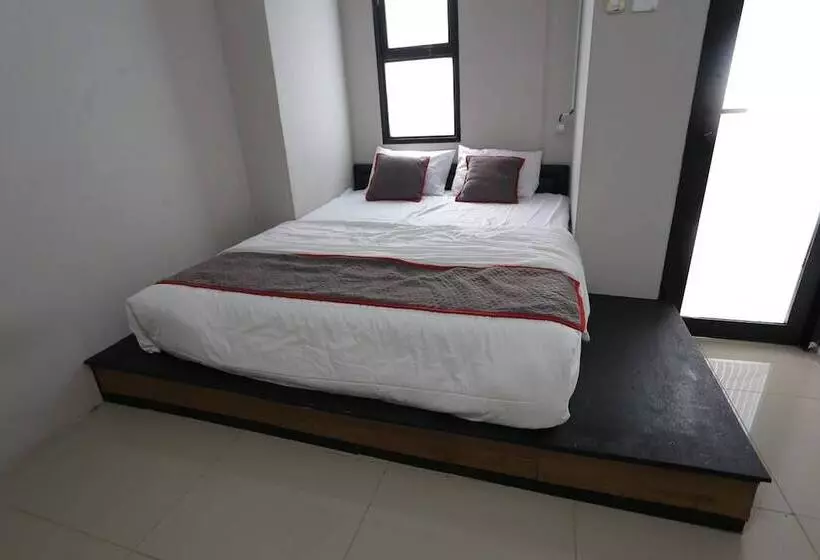 Hotelli Collection O 93750 Luxury Rooms @ Urbantown Serpong