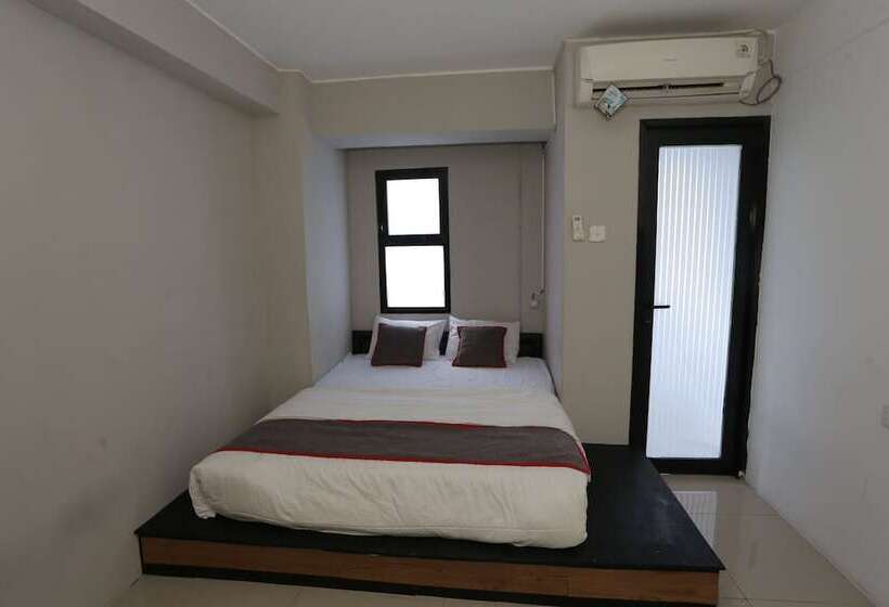 בית מלון כפרי Collection O 93750 Luxury Rooms @ Urbantown Serpong