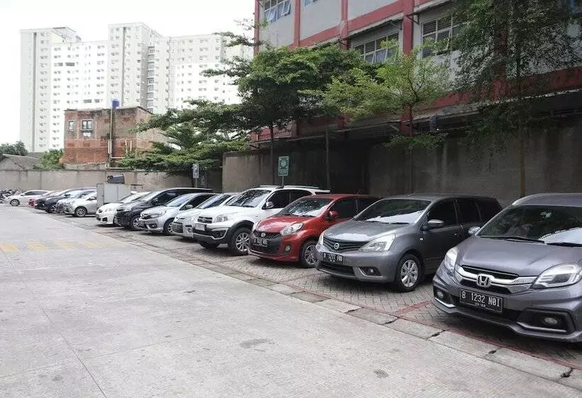 Hotelli Collection O 93750 Luxury Rooms @ Urbantown Serpong