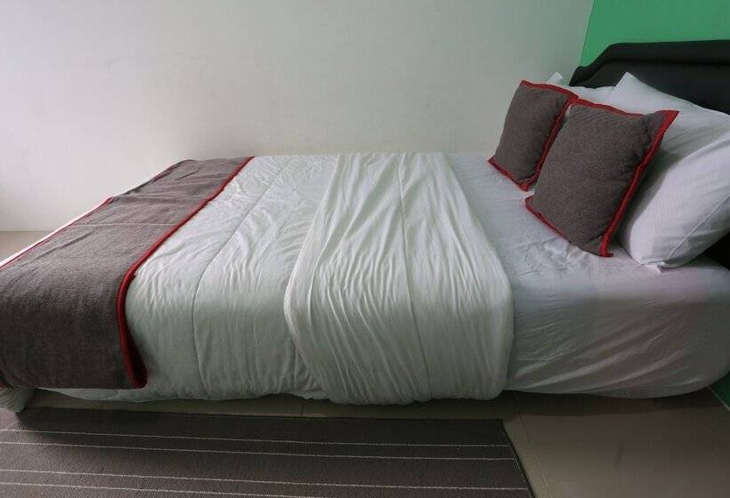 בית מלון כפרי Collection O 93750 Luxury Rooms @ Urbantown Serpong