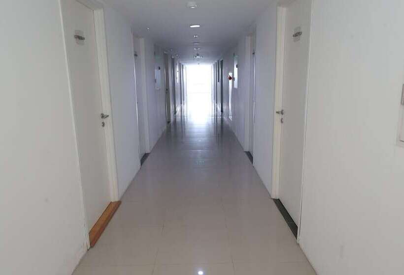 בית מלון כפרי Collection O 93750 Luxury Rooms @ Urbantown Serpong