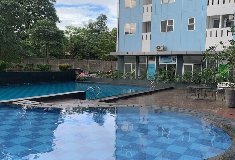 בית מלון כפרי Collection O 93750 Luxury Rooms @ Urbantown Serpong