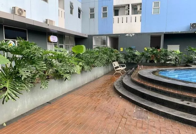 Hotelli Collection O 93750 Luxury Rooms @ Urbantown Serpong