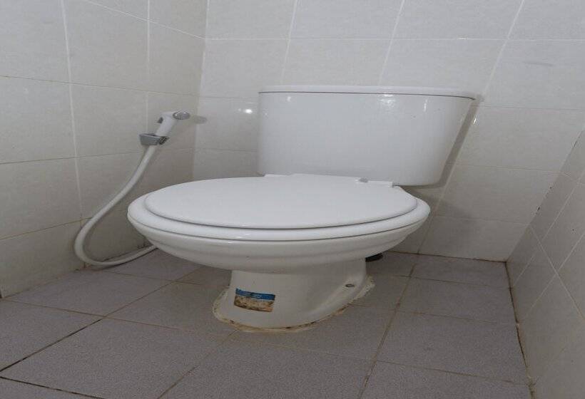 בית מלון כפרי Collection O 93750 Luxury Rooms @ Urbantown Serpong