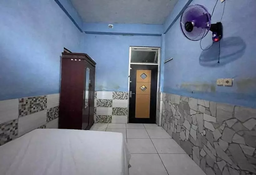 Hotelli Spot On 93754 Buduran Homestay Syariah