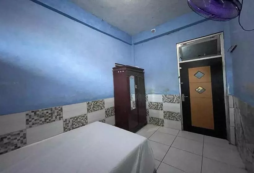 Hotelli Spot On 93754 Buduran Homestay Syariah