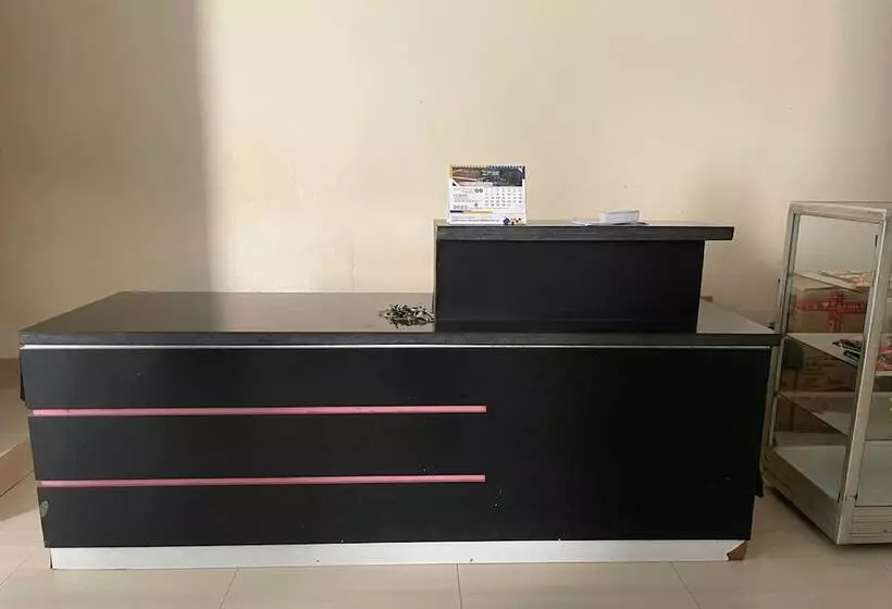 Hotelli Spot On 93754 Buduran Homestay Syariah