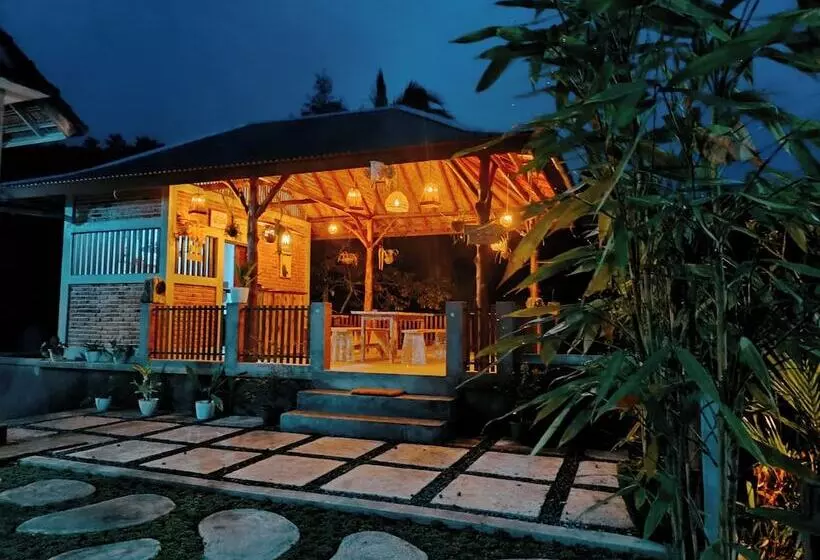 ホテル Artomoro Bali