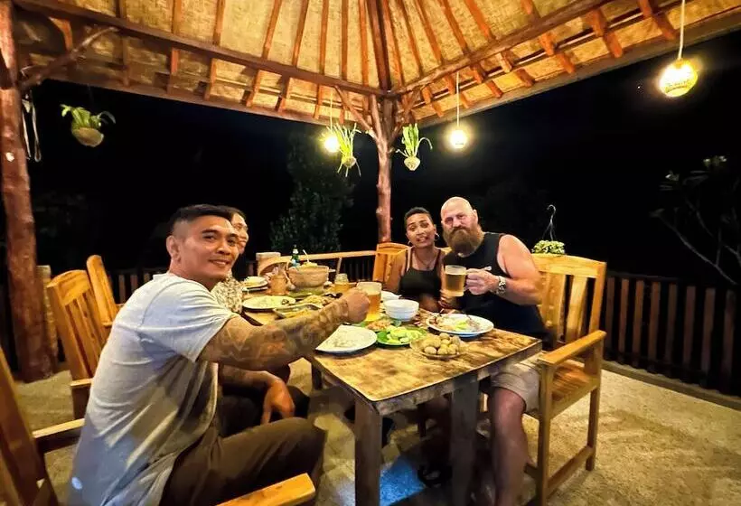 ホテル Artomoro Bali