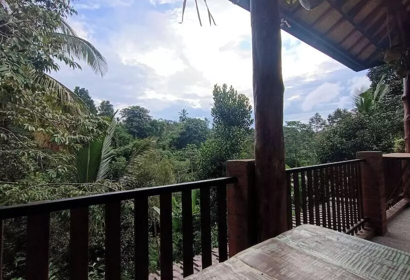 ホテル Artomoro Bali