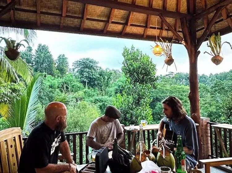 ホテル Artomoro Bali