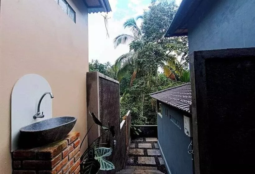 ホテル Artomoro Bali
