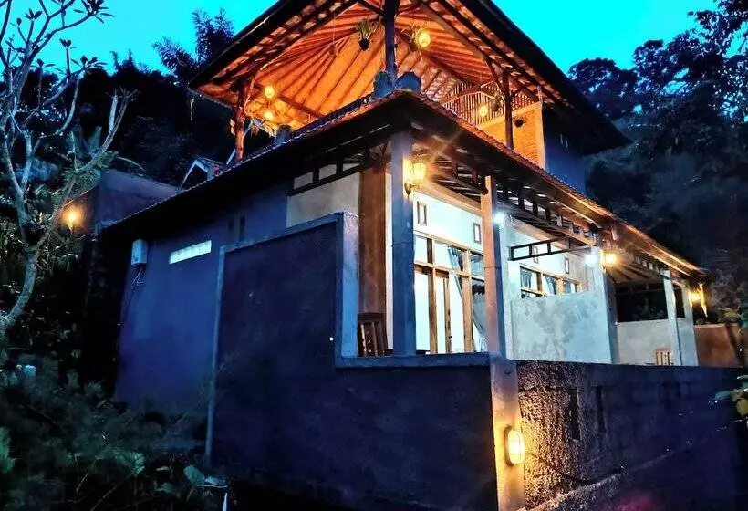 ホテル Artomoro Bali