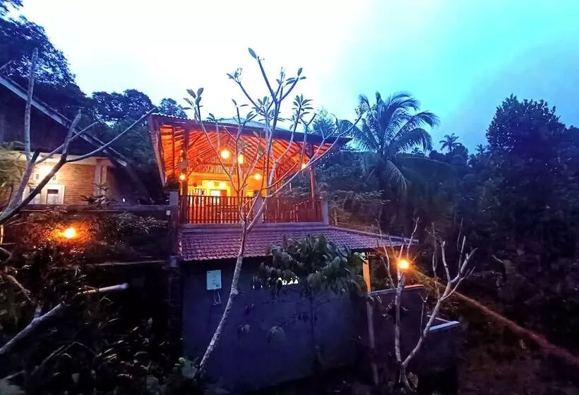 ホテル Artomoro Bali
