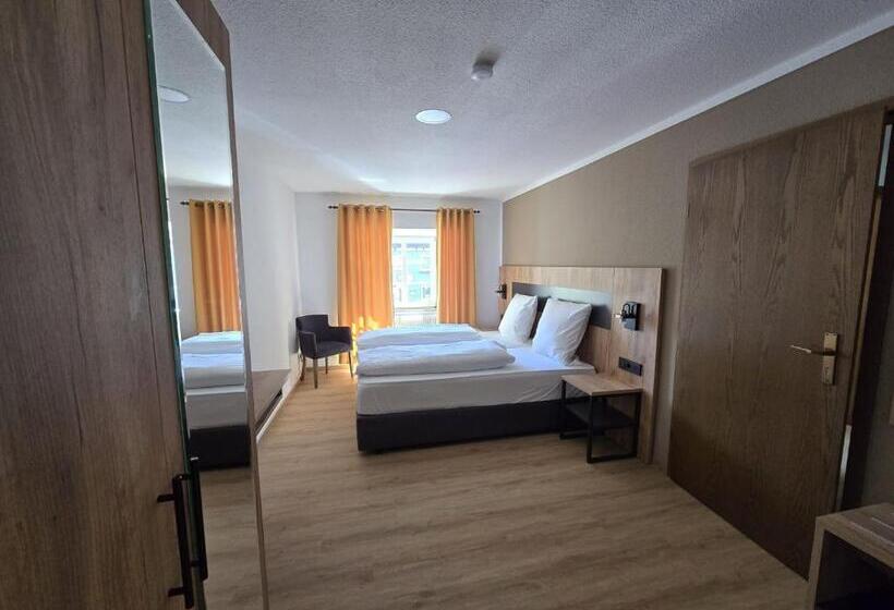 فندق صغير Landgasthof Kreuz Mit Gästehaus