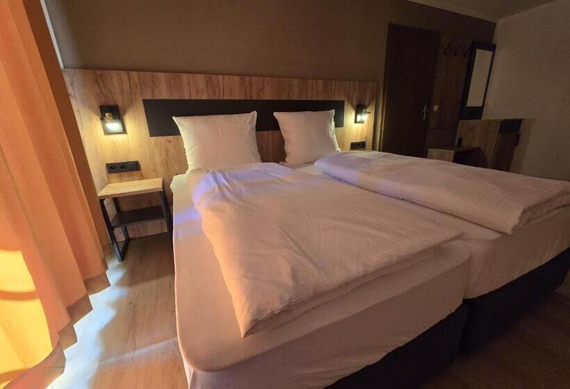 فندق صغير Landgasthof Kreuz Mit Gästehaus