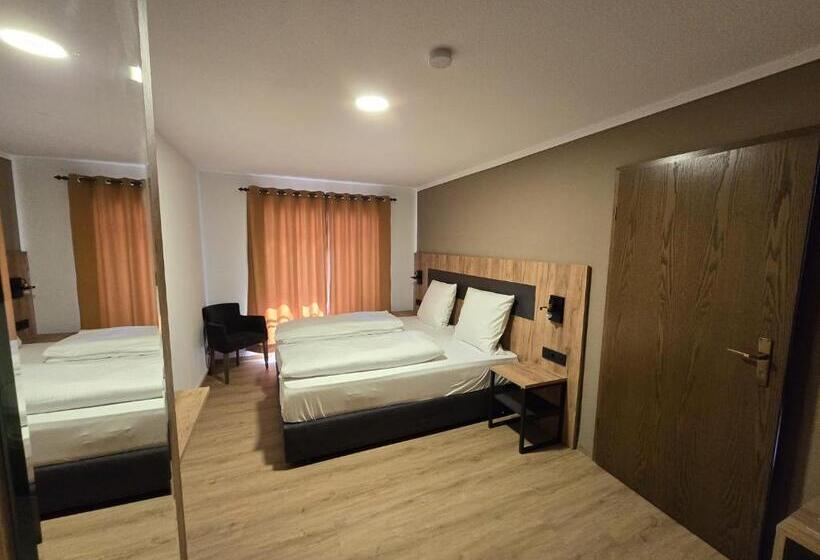 فندق صغير Landgasthof Kreuz Mit Gästehaus