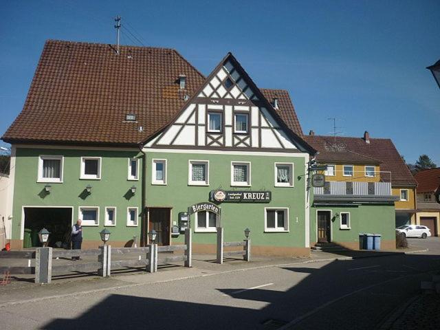 فندق صغير Landgasthof Kreuz Mit Gästehaus
