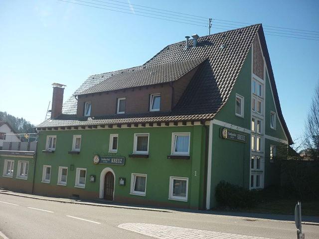 فندق صغير Landgasthof Kreuz Mit Gästehaus