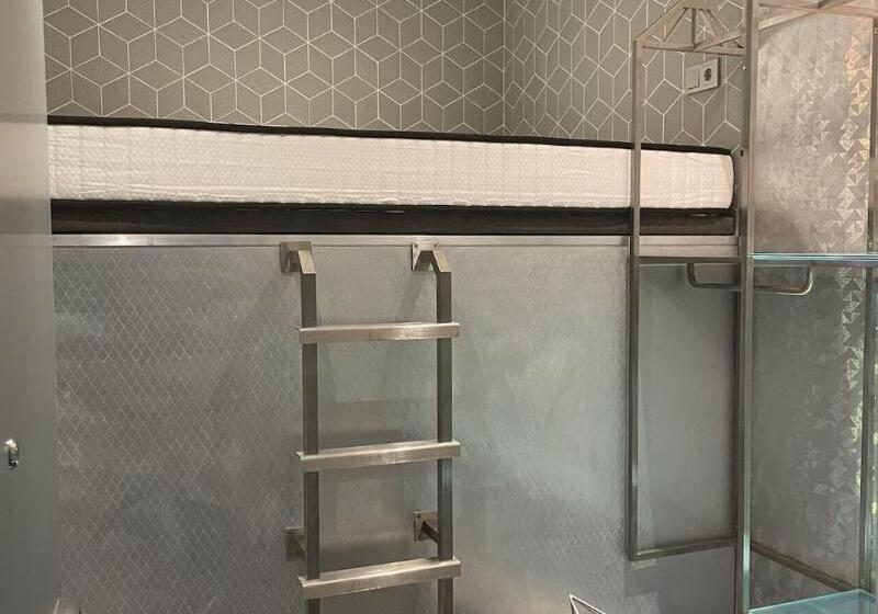 Diamond Capsule Hotel Amsterdam South