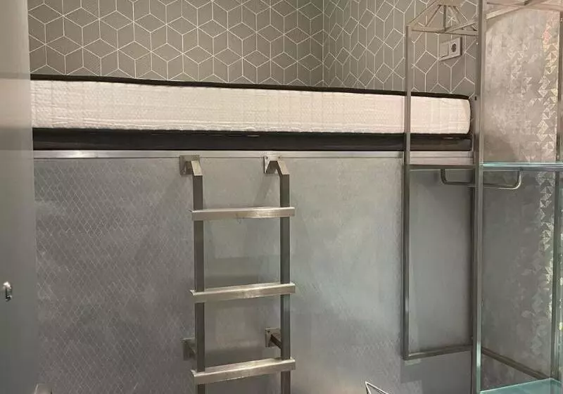 Diamond Capsule Hotel Amsterdam South