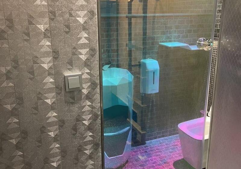 Diamond Capsule Hotel Amsterdam South