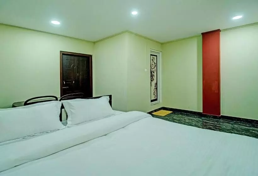 ホテル Oyo Vati Guesthouse