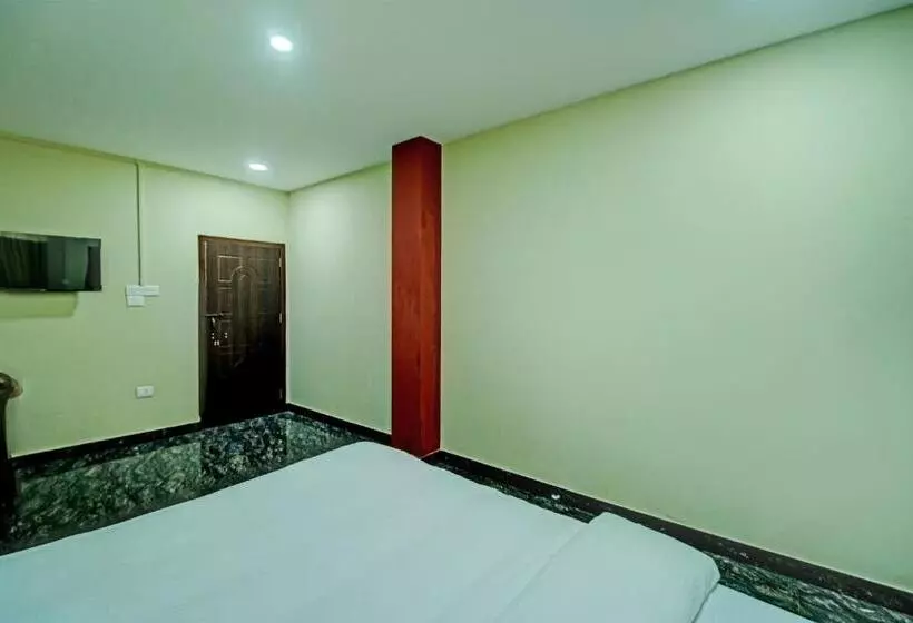 ホテル Oyo Vati Guesthouse