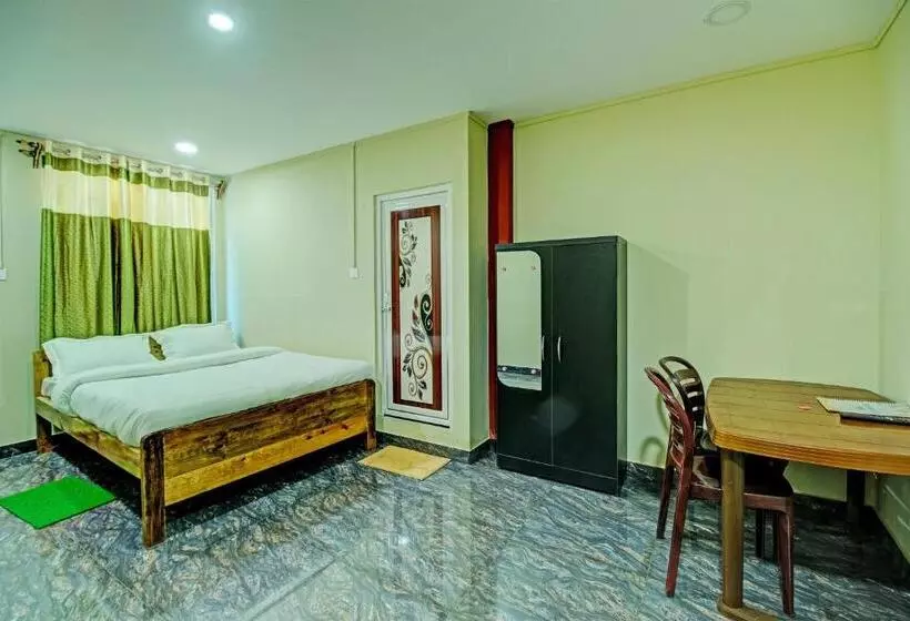 ホテル Oyo Vati Guesthouse