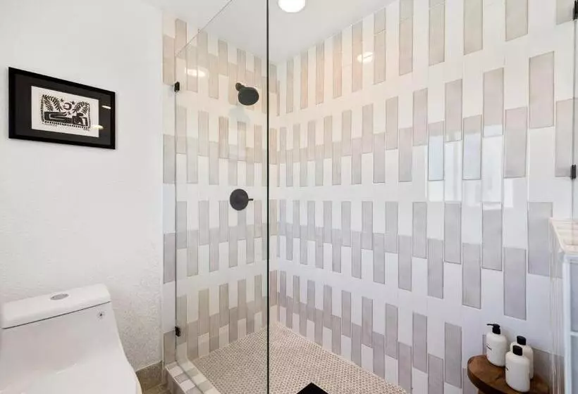 هتل The Maya Suite