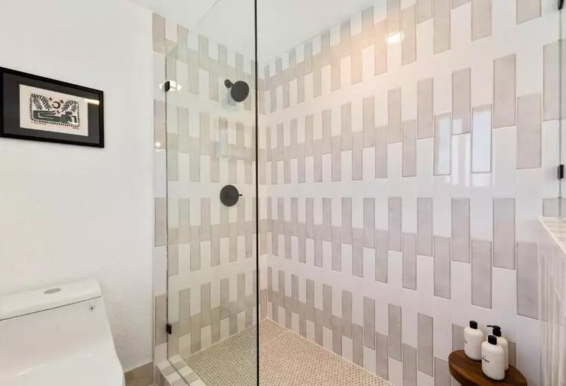 هتل The Maya Suite