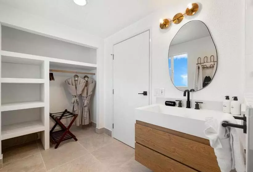 هتل The Maya Suite