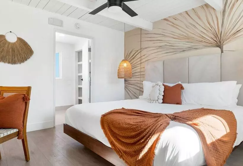 هتل The Maya Suite
