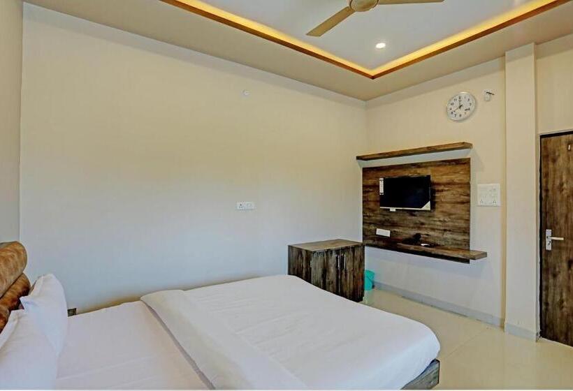 Oyo Hotel Kubervatika