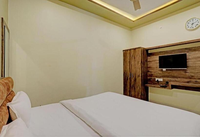 Oyo Hotel Kubervatika