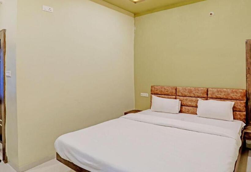 Oyo Hotel Kubervatika