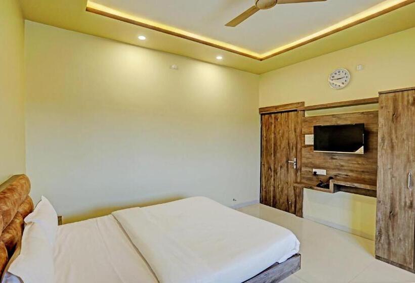 Oyo Hotel Kubervatika