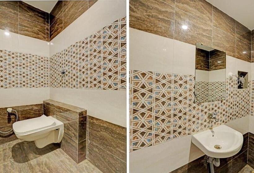 Oyo Hotel Kubervatika