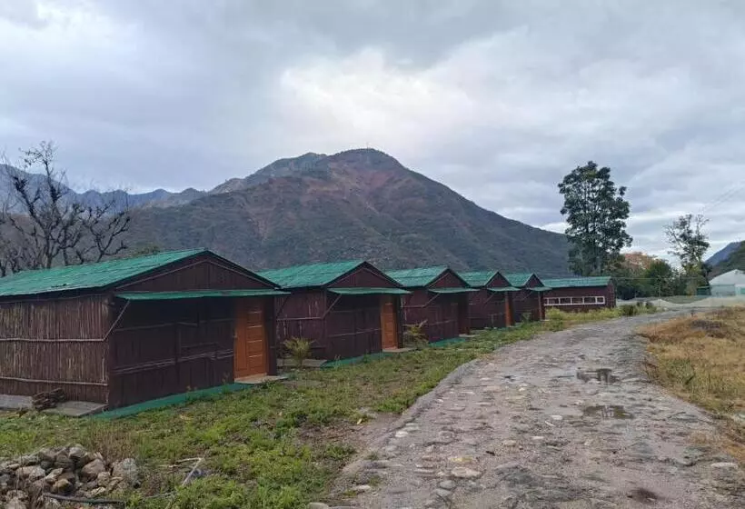 Hotelli Giri Ganga Resort