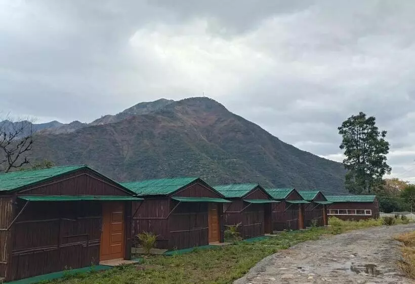 Hotelli Giri Ganga Resort
