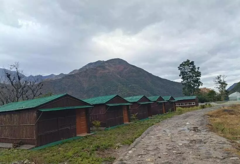 Hotelli Giri Ganga Resort