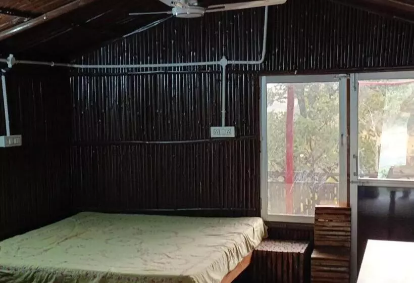Hotelli Giri Ganga Resort