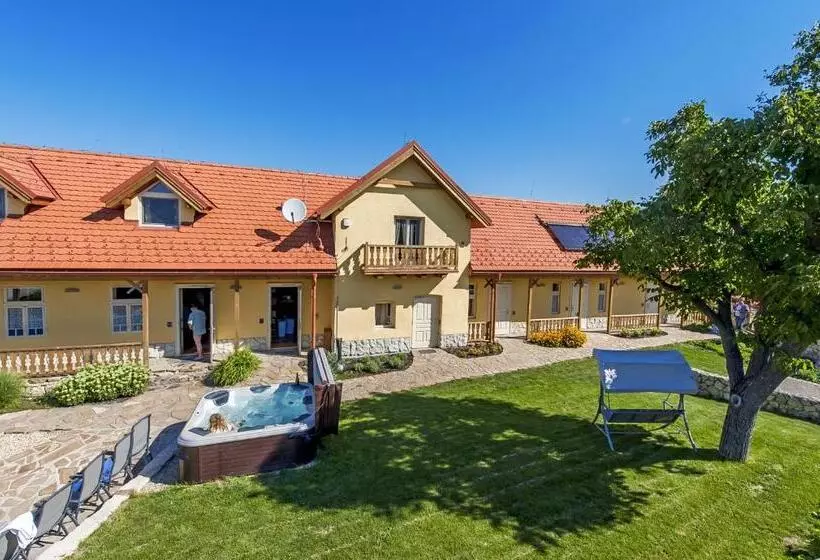 Majatalo Penzión Tokaj Ostrožovič