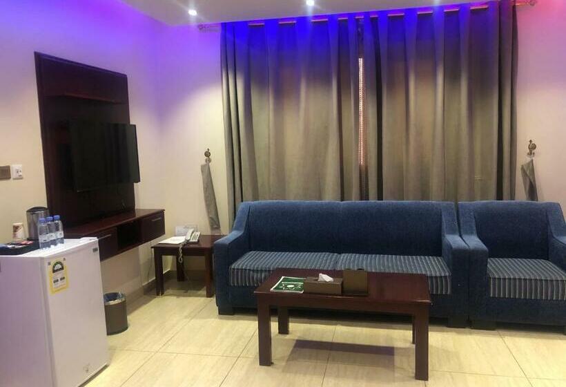 Al Bustan Crown Hotel 1