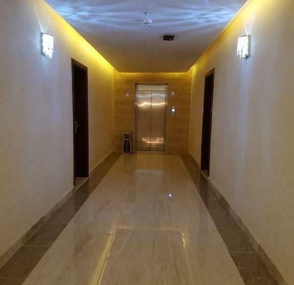 Al Bustan Crown Hotel 1