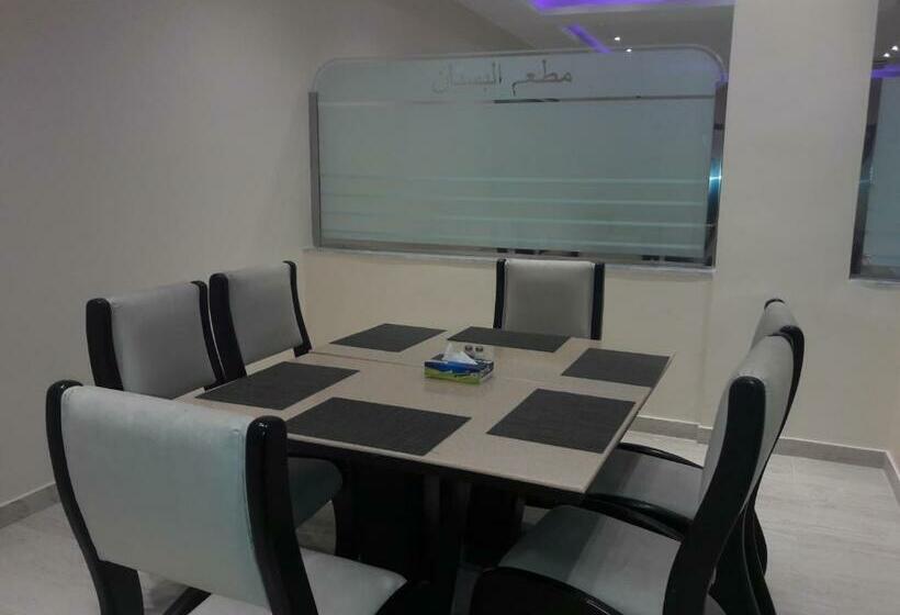 Al Bustan Crown Hotel 1